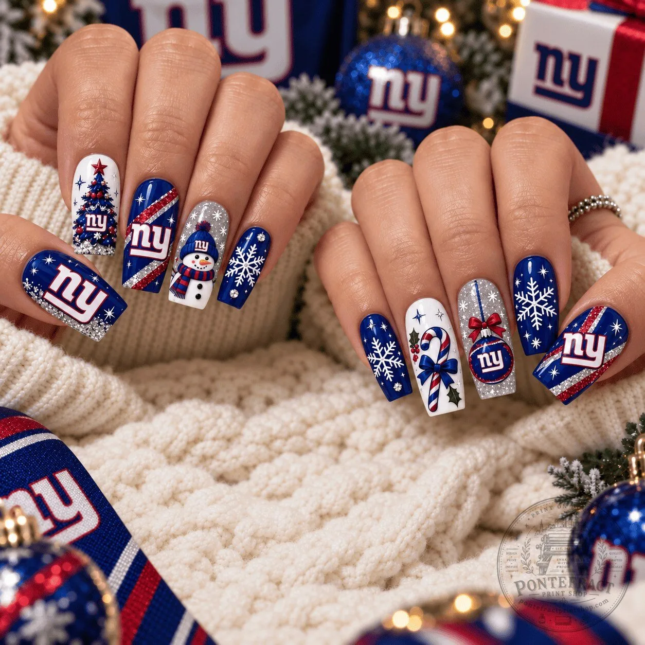 New York Giants NFL Christmas Spirit Holiday Press-On Nails Set